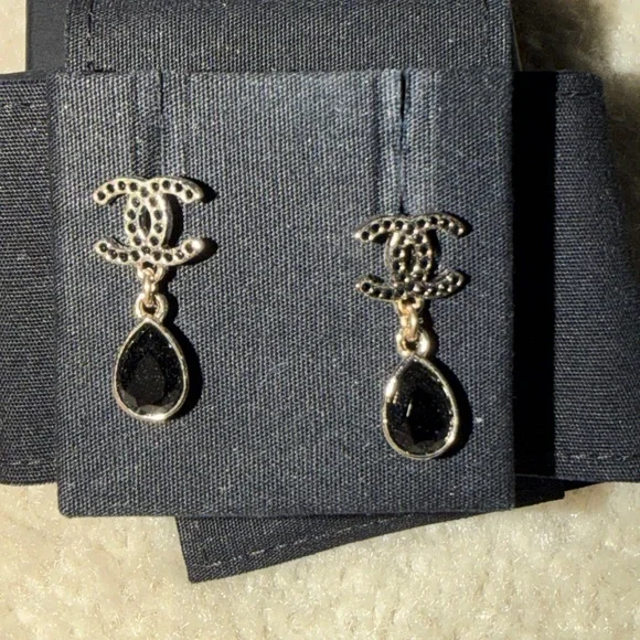 CHANEL CC Drop Earrings Black and Gold - Picture 5 of 11